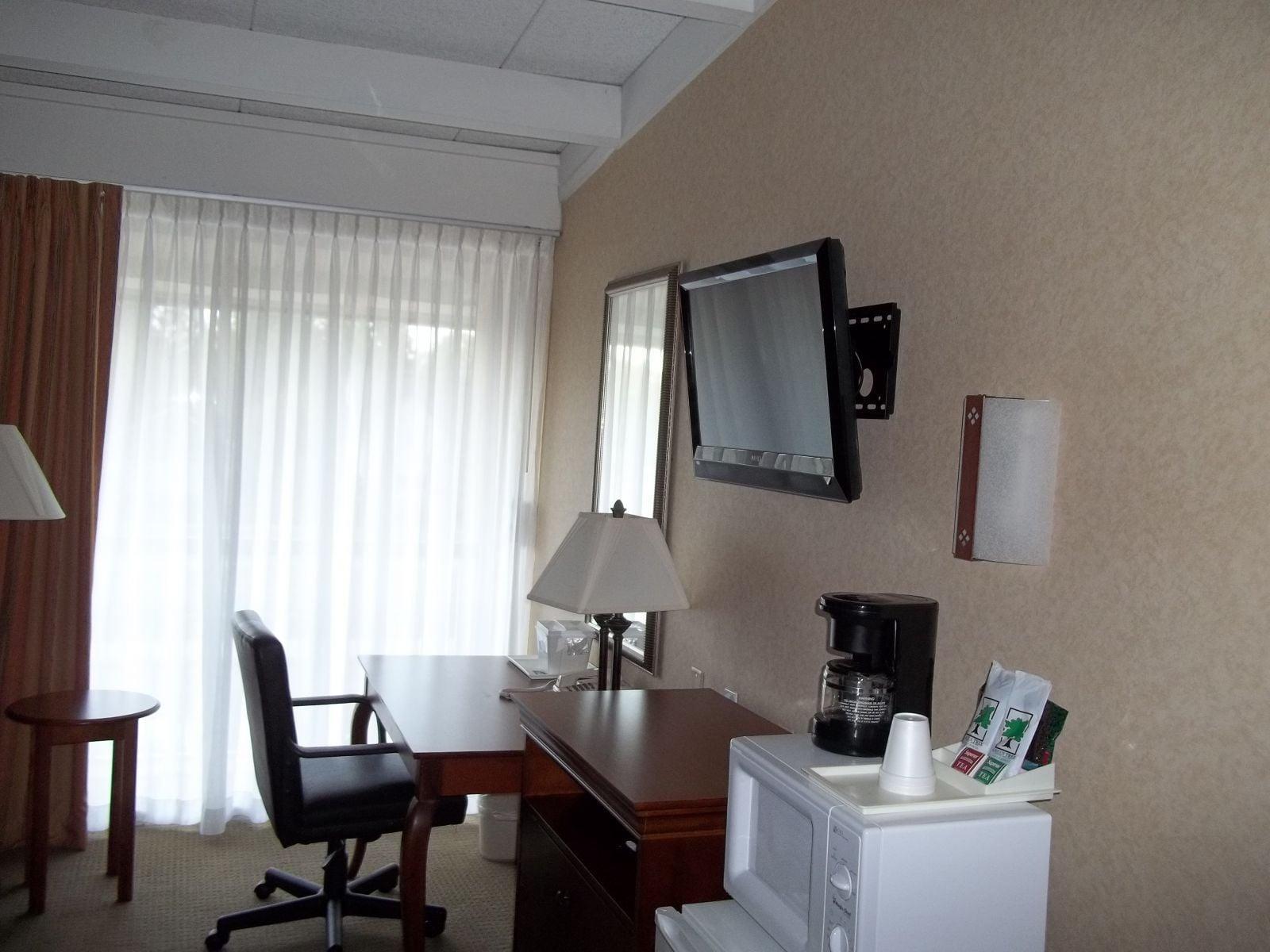 ฮาวเวิร์ด จอห์นสัน โฮเต็ล บาย วินด์แฮม ทอมส์ ริเวอร์ Hotel ทอมส์ริเวอร์ ภายนอก รูปภาพ
